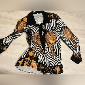 Woman’s Leopard Blouse 🐆 (fits like Medium)